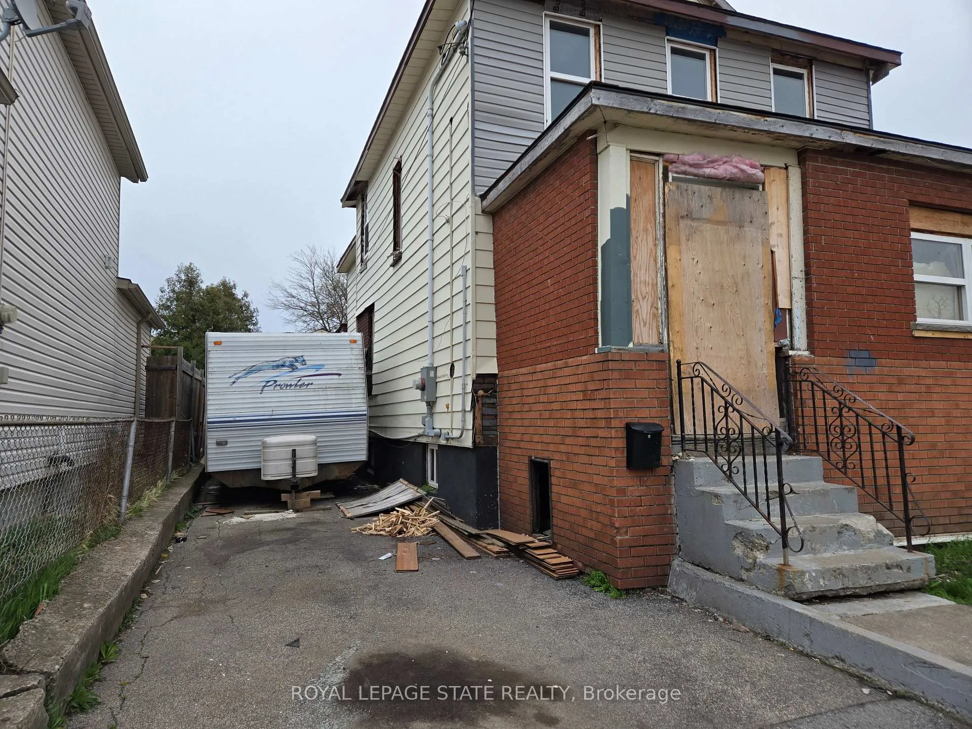 Photo 10 of 4550 Crysler Avenue, Niagara Falls, Downtown — HOMEH