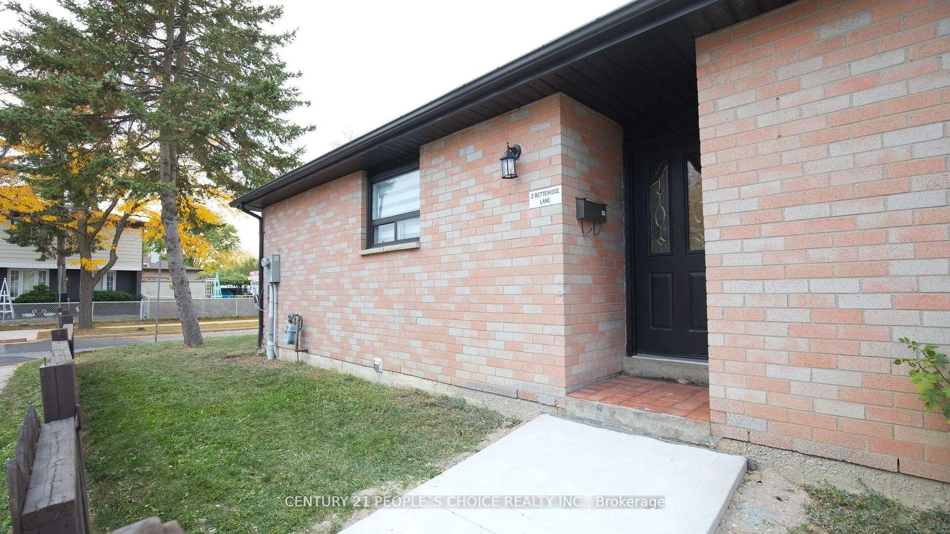 Photo 2 of 2 Betteridge Lane W, Etobicoke, West Humber-Clairville — HOMEH