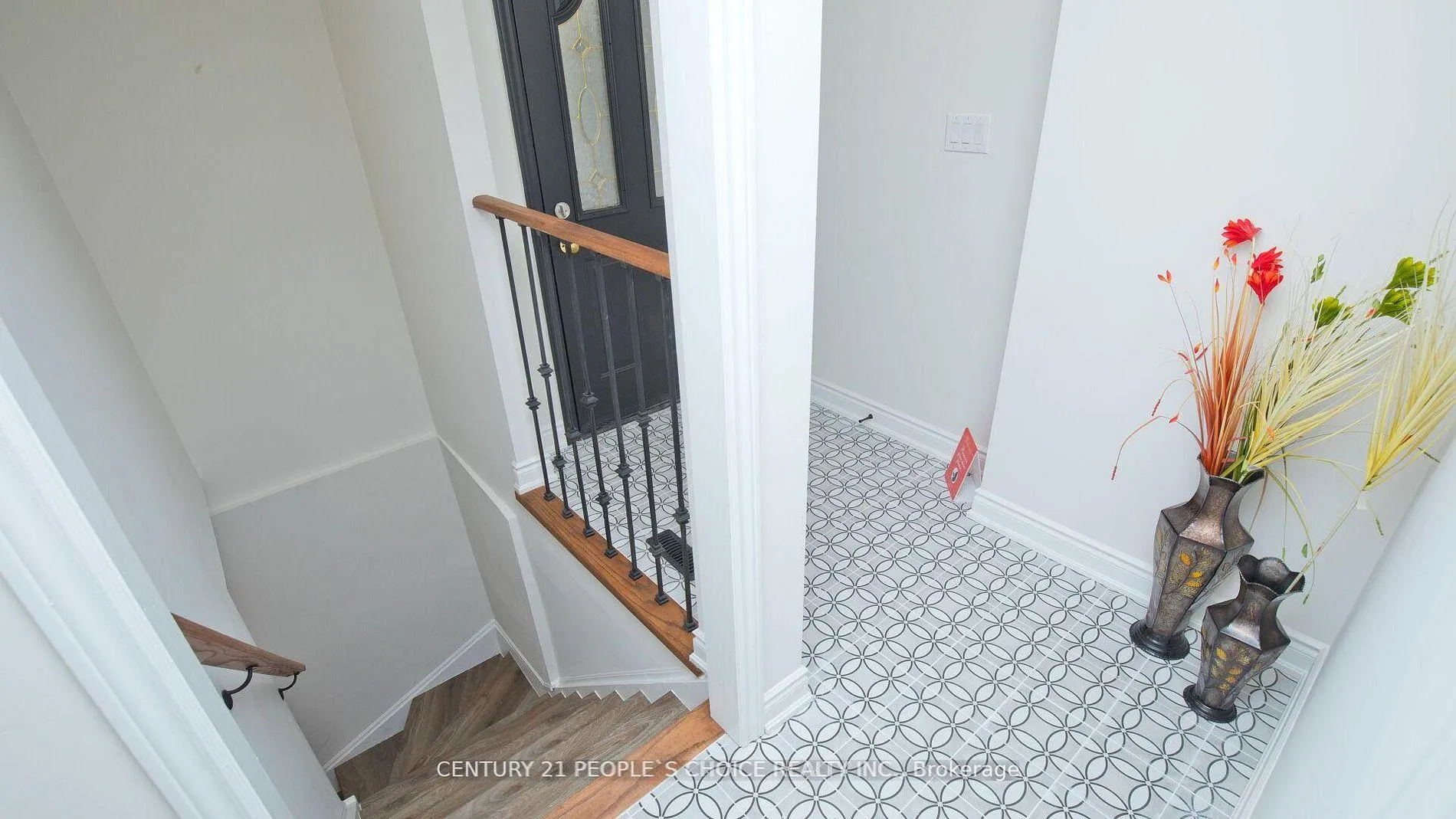 Photo 3 of 2 Betteridge Lane W, Etobicoke, West Humber-Clairville — HOMEH