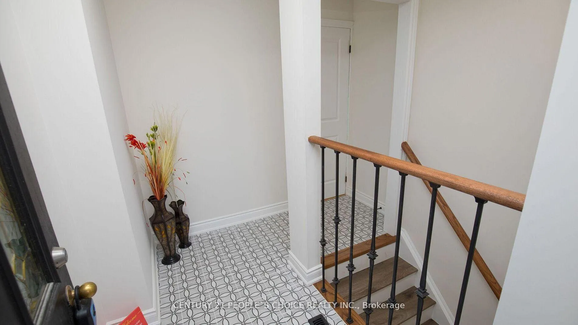Photo 7 of 2 Betteridge Lane W, Etobicoke, West Humber-Clairville — HOMEH