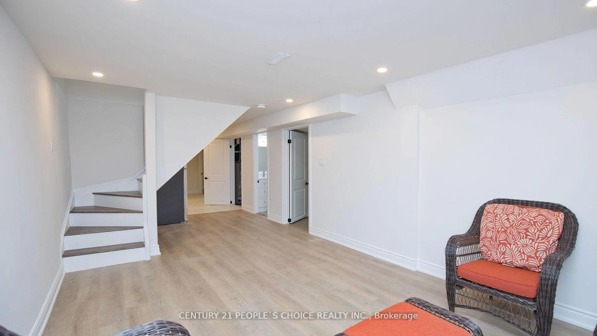Photo 8 of 2 Betteridge Lane W, Etobicoke, West Humber-Clairville — HOMEH