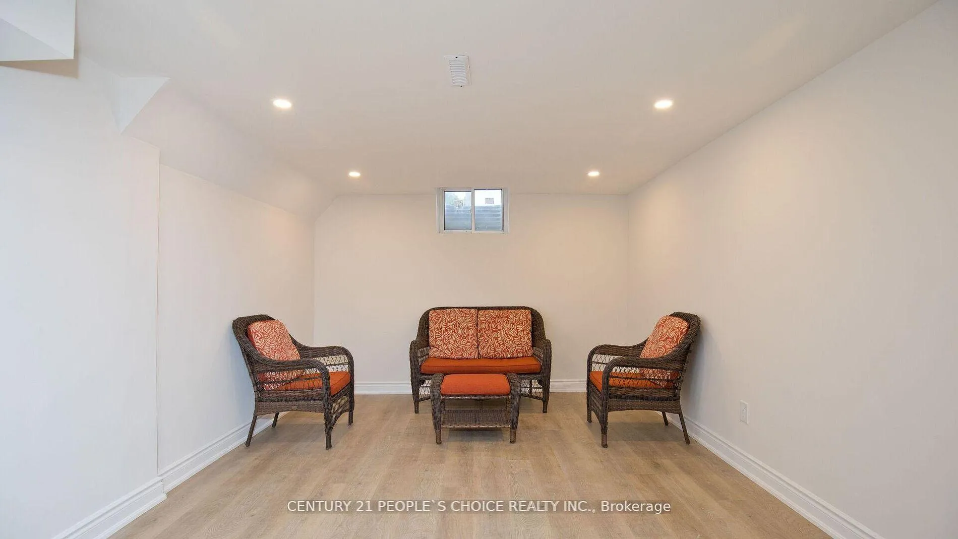 Photo 10 of 2 Betteridge Lane W, Etobicoke, West Humber-Clairville — HOMEH