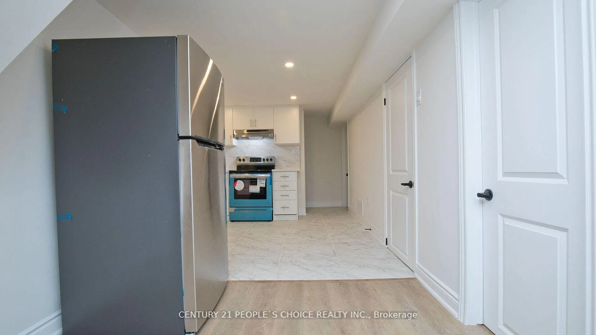 Photo 13 of 2 Betteridge Lane W, Etobicoke, West Humber-Clairville — HOMEH