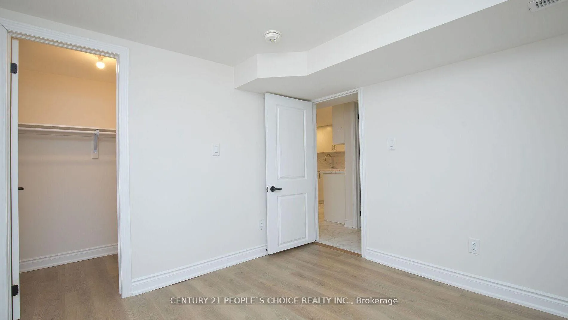 Photo 17 of 2 Betteridge Lane W, Etobicoke, West Humber-Clairville — HOMEH