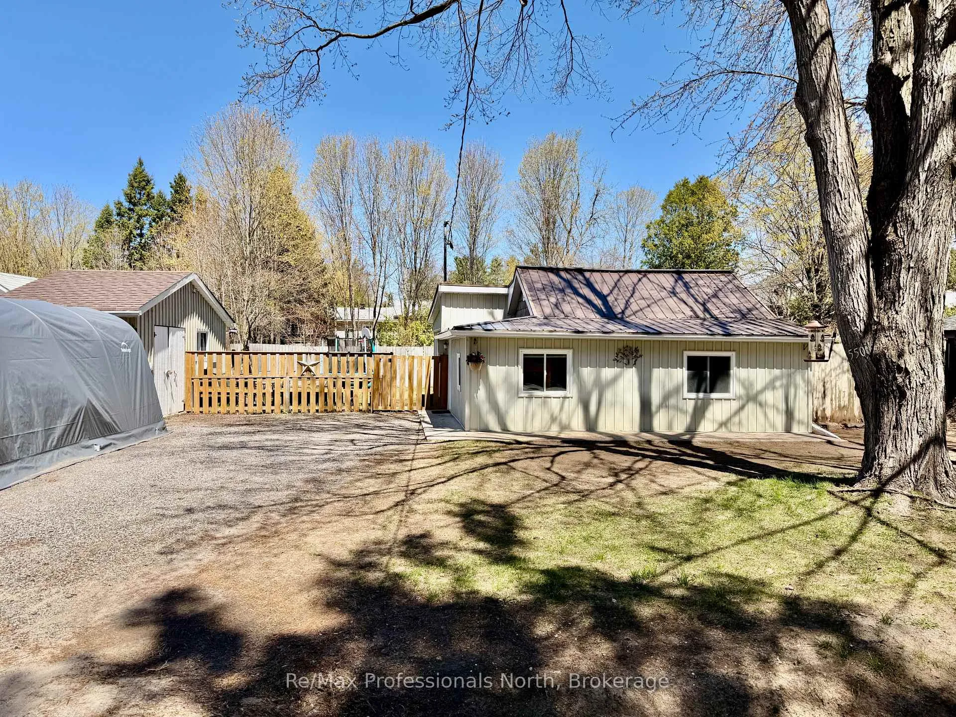 Photo 1 of 550 Pinedale Road, Gravenhurst, Muskoka (S) — HOMEH