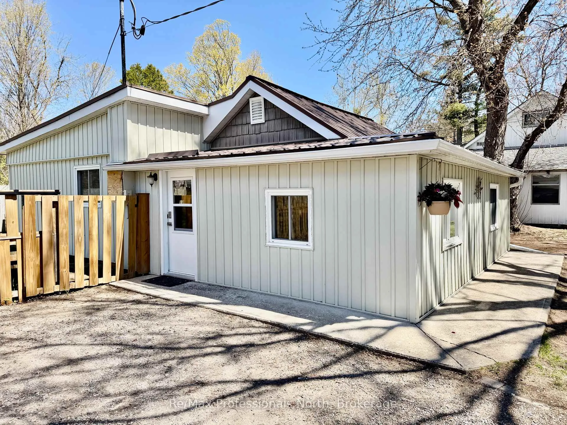 Photo 2 of 550 Pinedale Road, Gravenhurst, Muskoka (S) — HOMEH