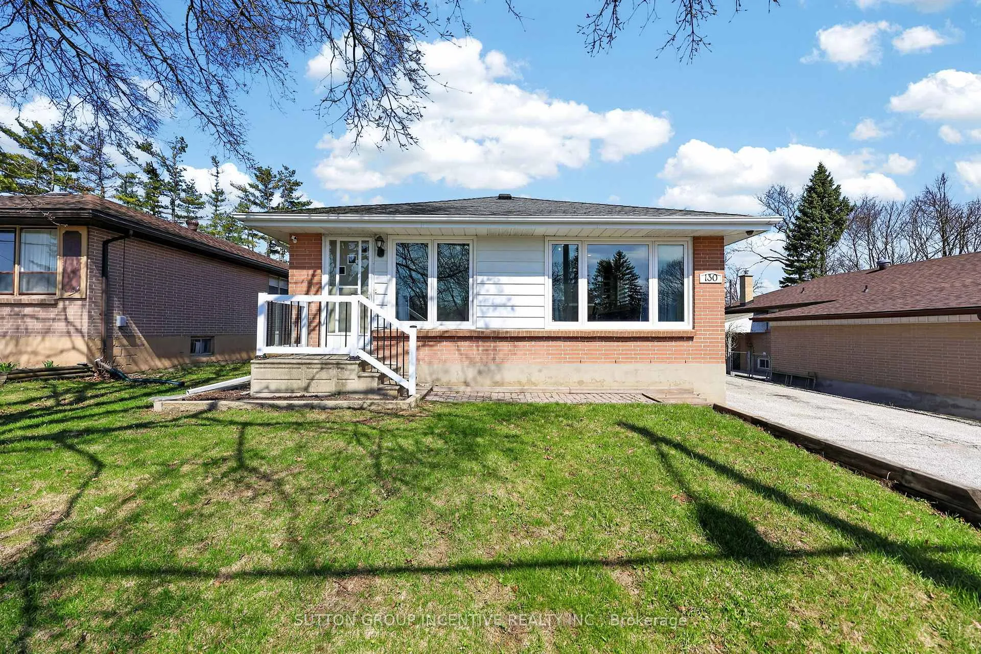 Photo 1 of 130 Grove Street E, Barrie, Wellington — HOMEH