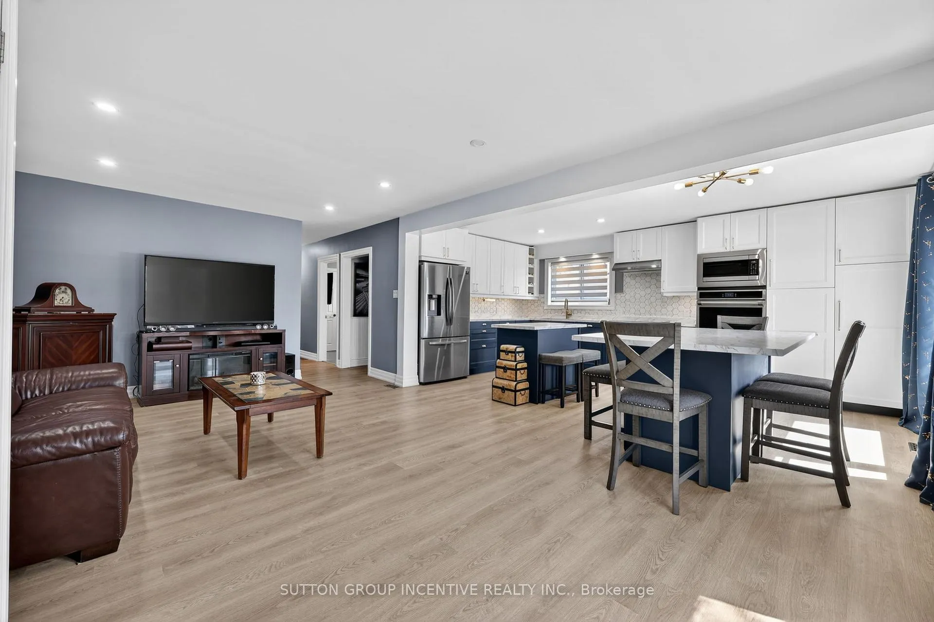 Photo 4 of 130 Grove Street E, Barrie, Wellington — HOMEH