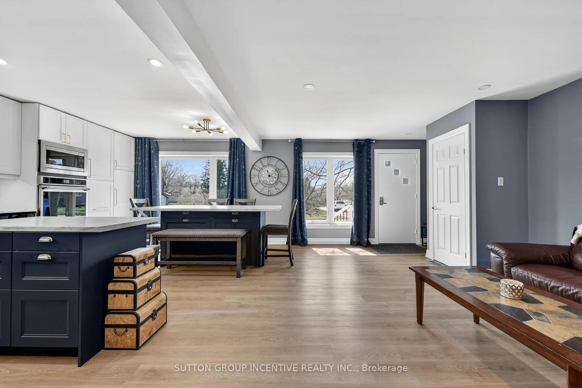 Photo 11 of 130 Grove Street E, Barrie, Wellington — HOMEH