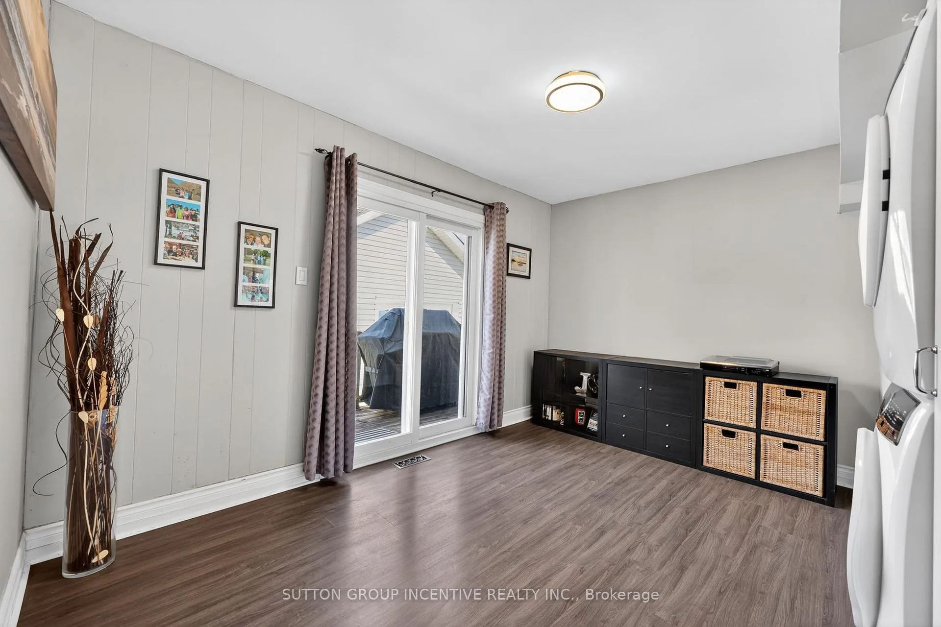 Photo 12 of 130 Grove Street E, Barrie, Wellington — HOMEH