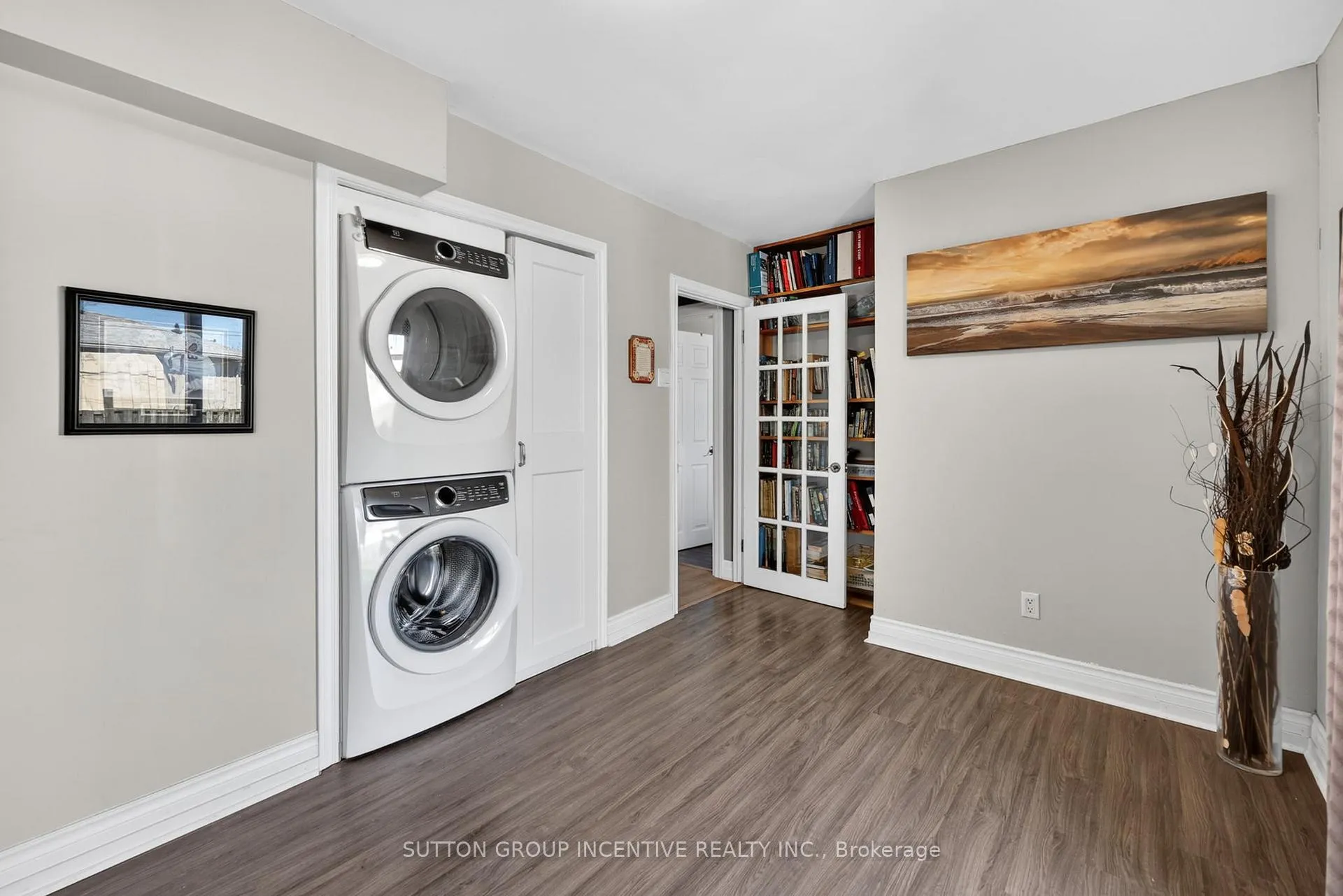 Photo 14 of 130 Grove Street E, Barrie, Wellington — HOMEH
