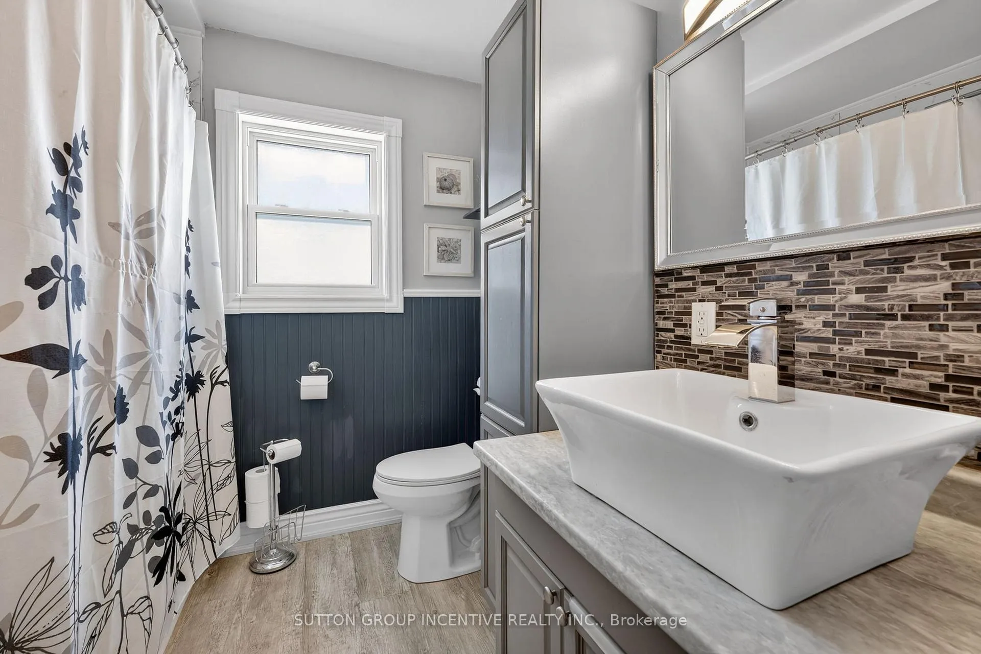 Photo 18 of 130 Grove Street E, Barrie, Wellington — HOMEH