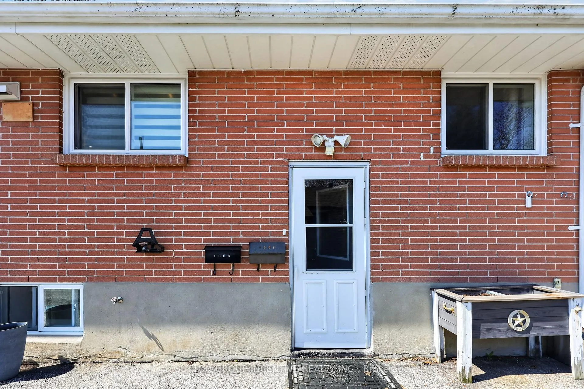 Photo 19 of 130 Grove Street E, Barrie, Wellington — HOMEH