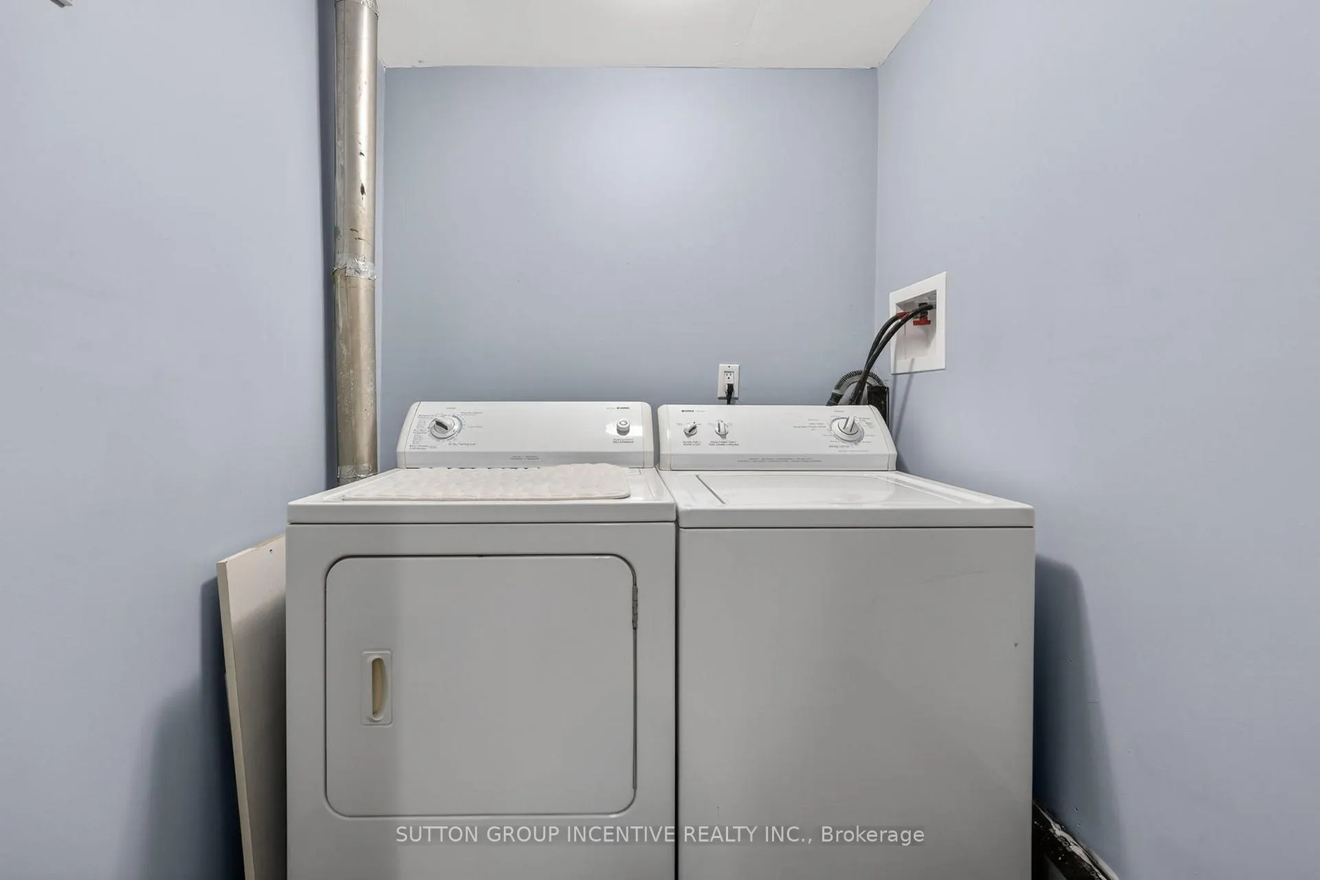 Photo 30 of 130 Grove Street E, Barrie, Wellington — HOMEH
