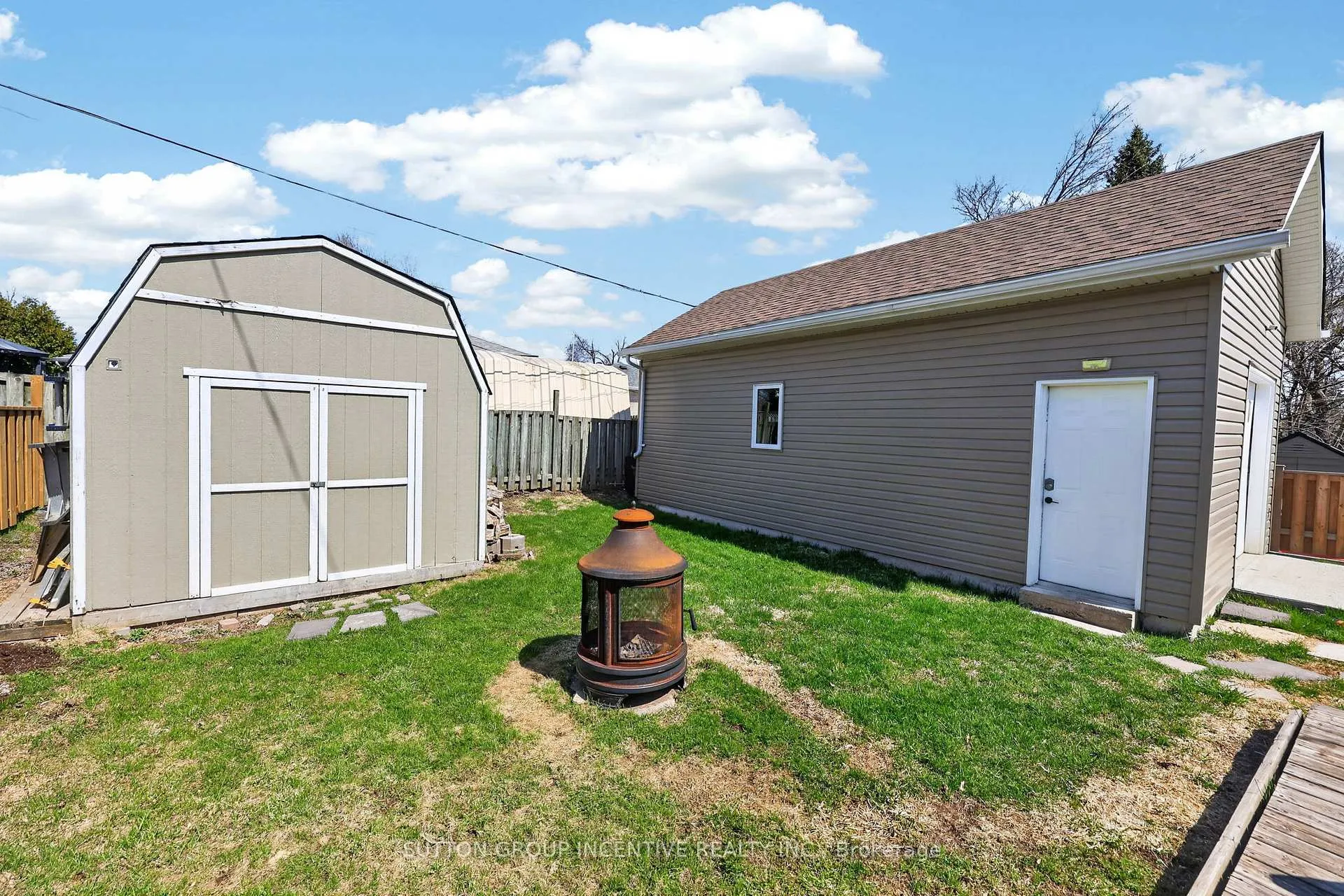 Photo 35 of 130 Grove Street E, Barrie, Wellington — HOMEH