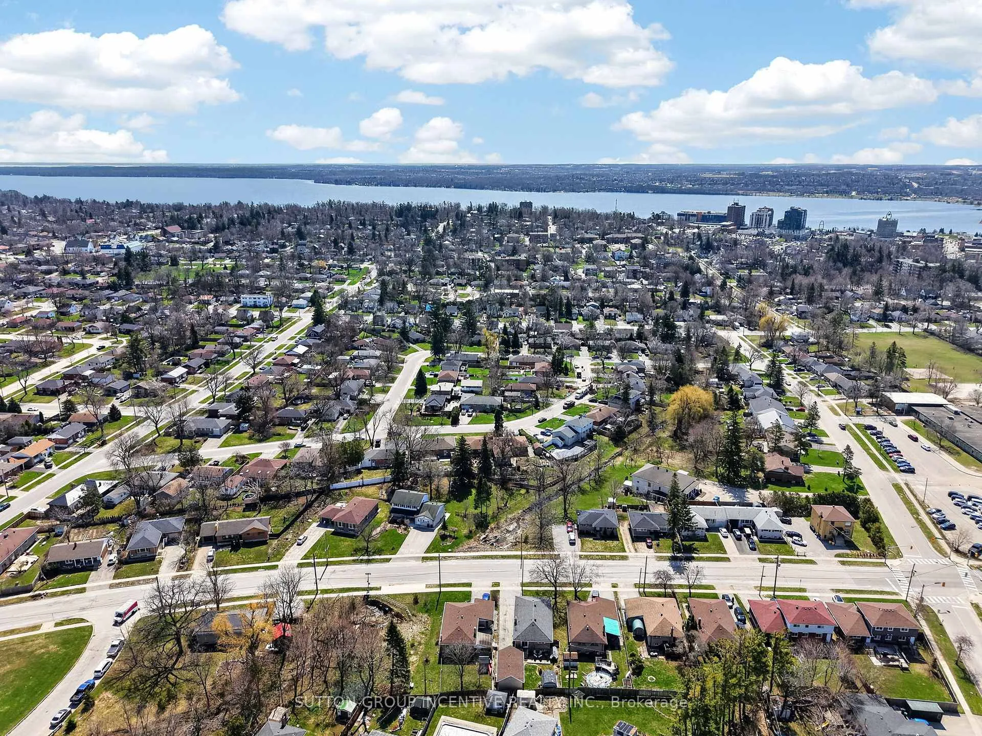 Photo 37 of 130 Grove Street E, Barrie, Wellington — HOMEH