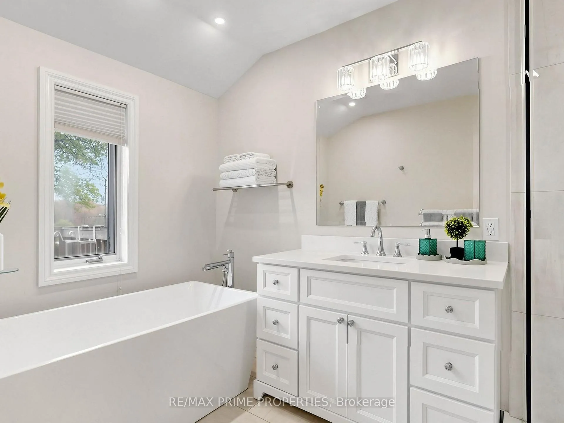 Photo 22 of 63 Walkerton Drive, Markham, Bullock — HOMEH