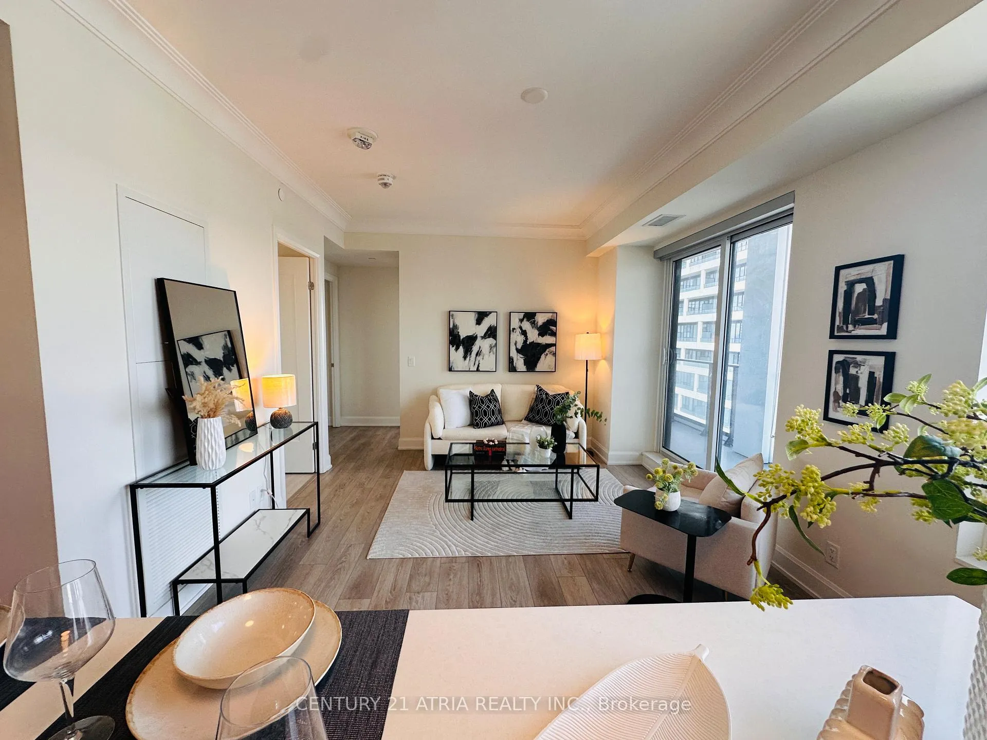 Photo 4 of Unit 1008, 18 Water Walk Drive, Markham, Unionville — HOMEH