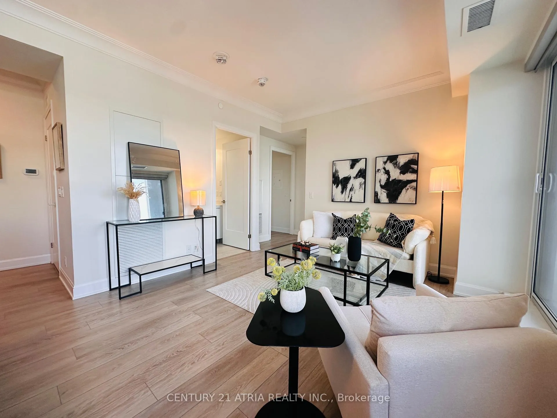 Photo 5 of Unit 1008, 18 Water Walk Drive, Markham, Unionville — HOMEH