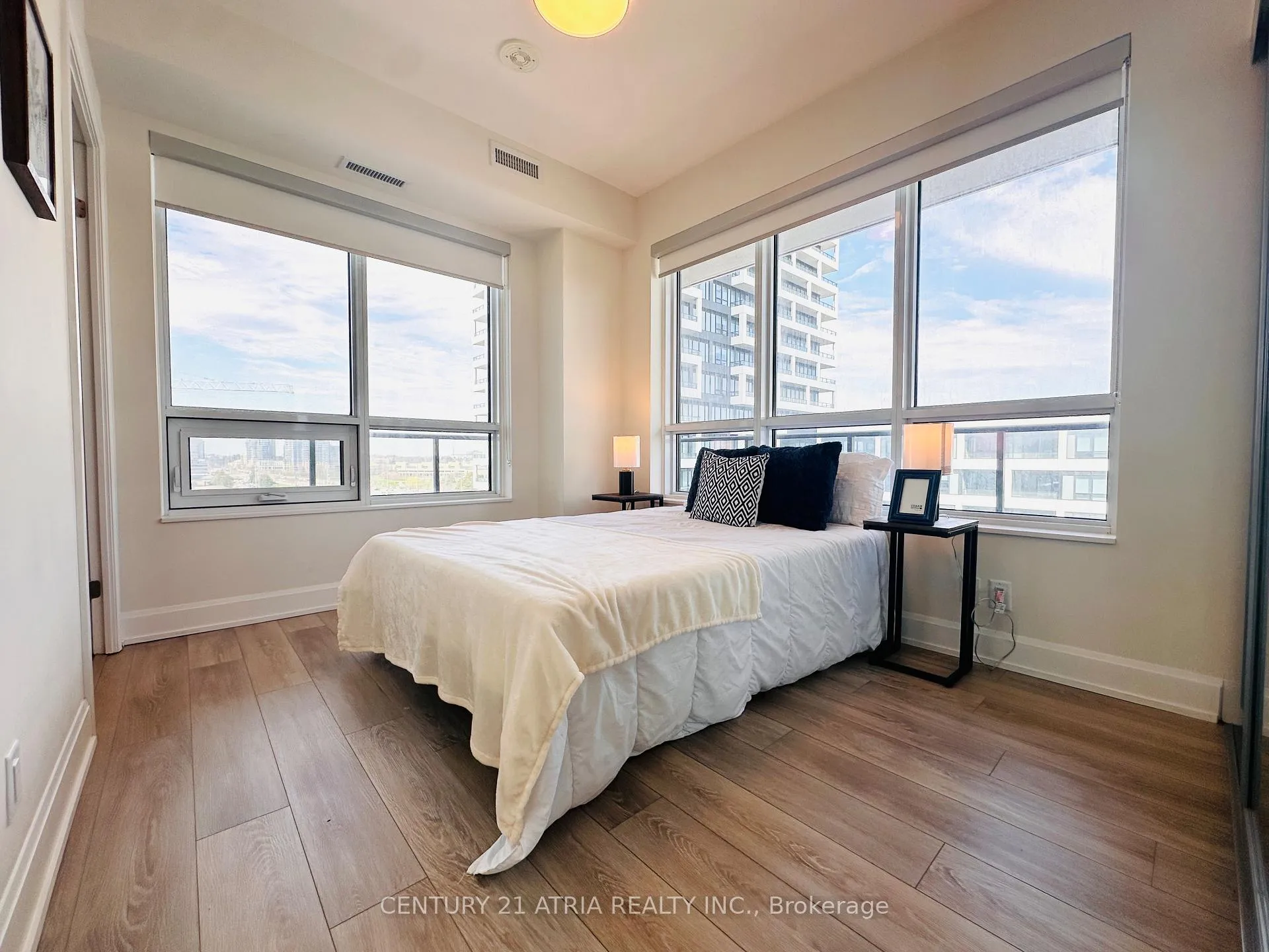 Photo 13 of Unit 1008, 18 Water Walk Drive, Markham, Unionville — HOMEH