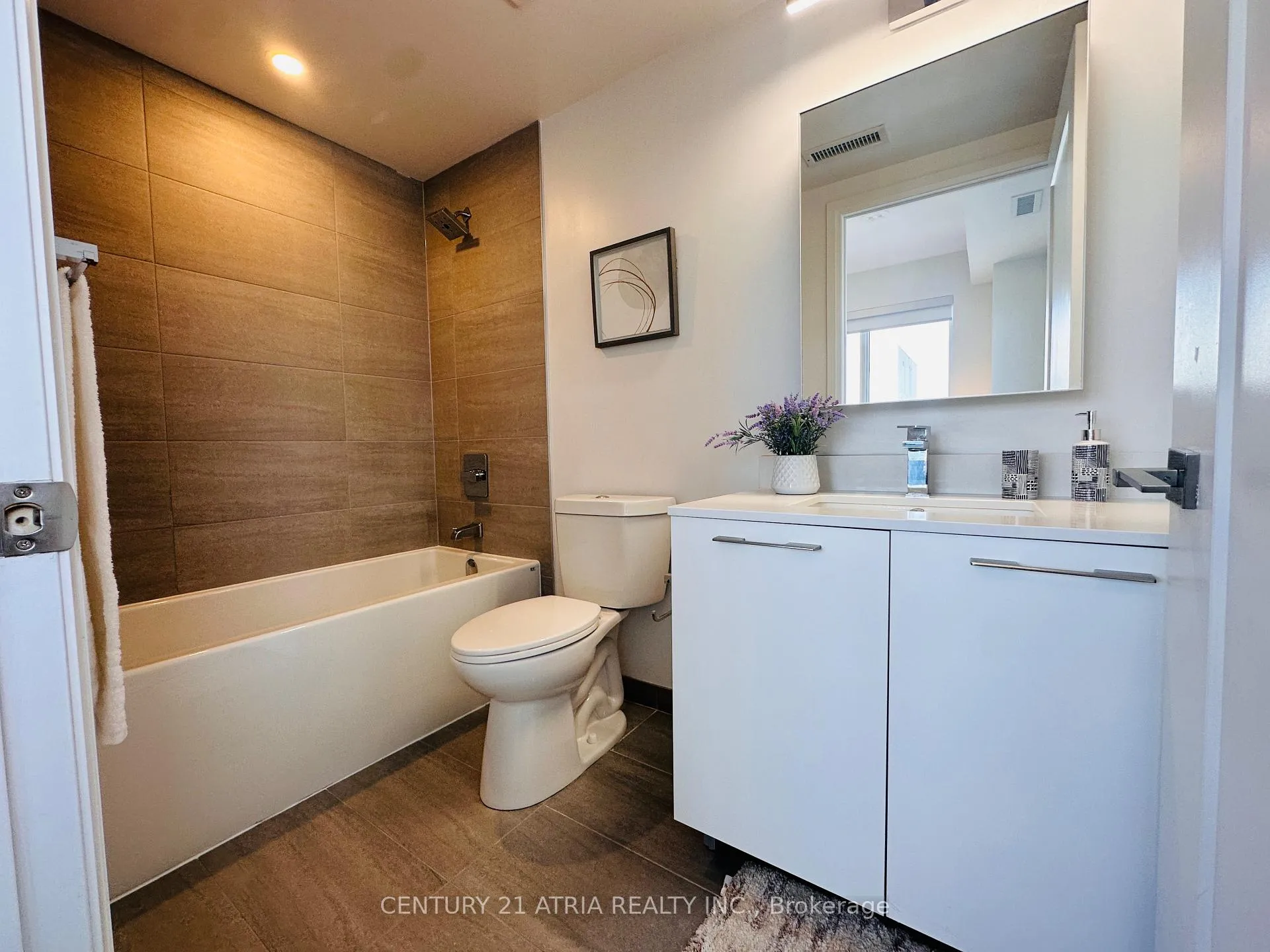 Photo 15 of Unit 1008, 18 Water Walk Drive, Markham, Unionville — HOMEH