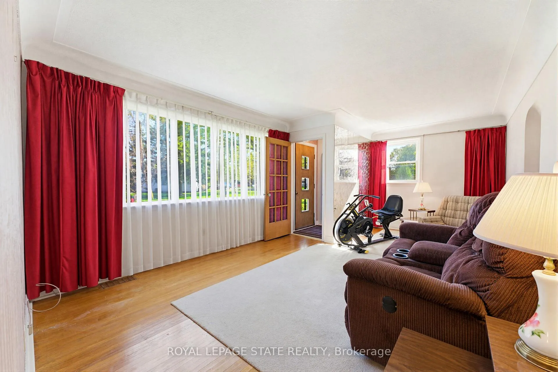 Photo 10 of 10 Oakley Court, Hamilton, Ancaster — HOMEH