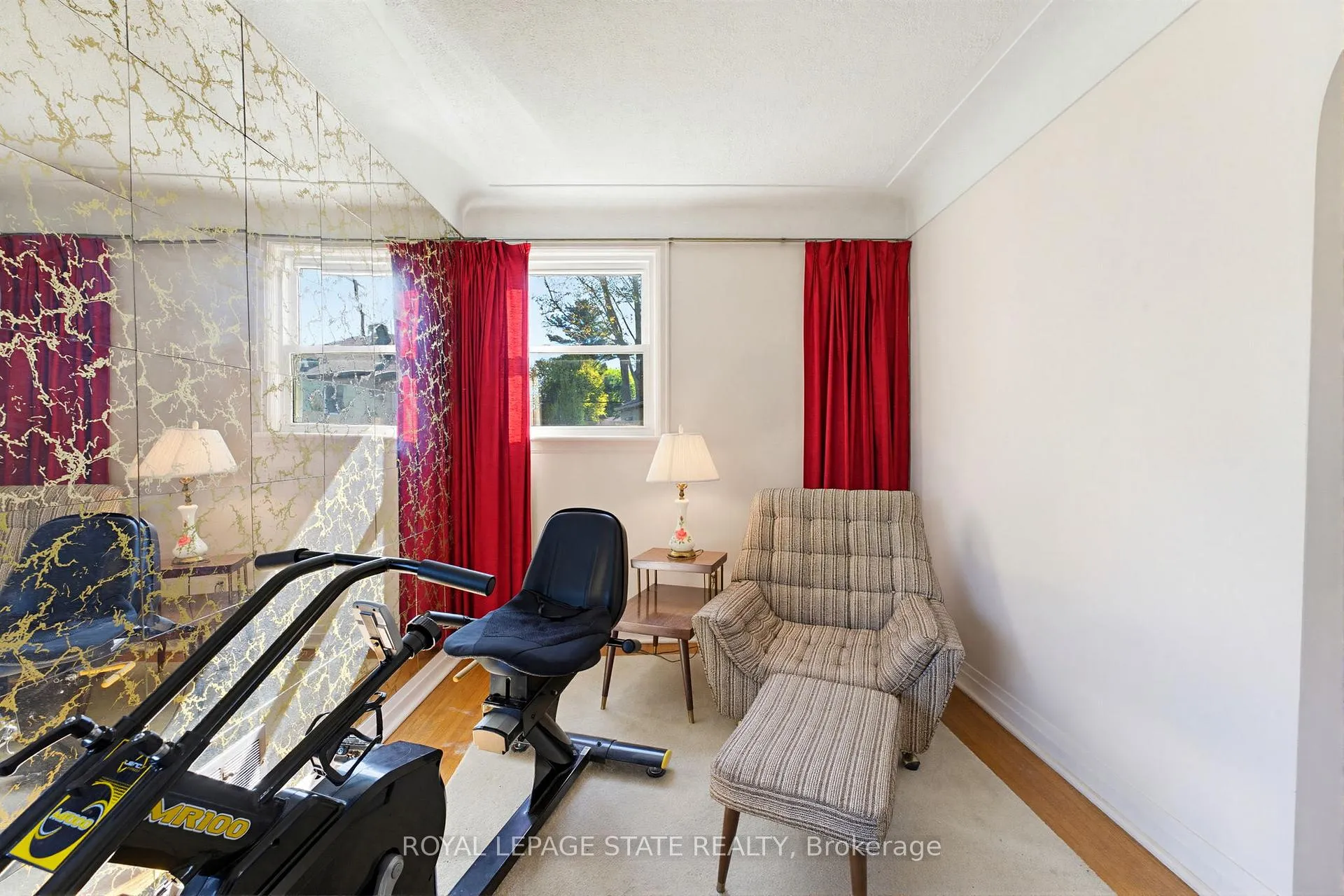 Photo 14 of 10 Oakley Court, Hamilton, Ancaster — HOMEH