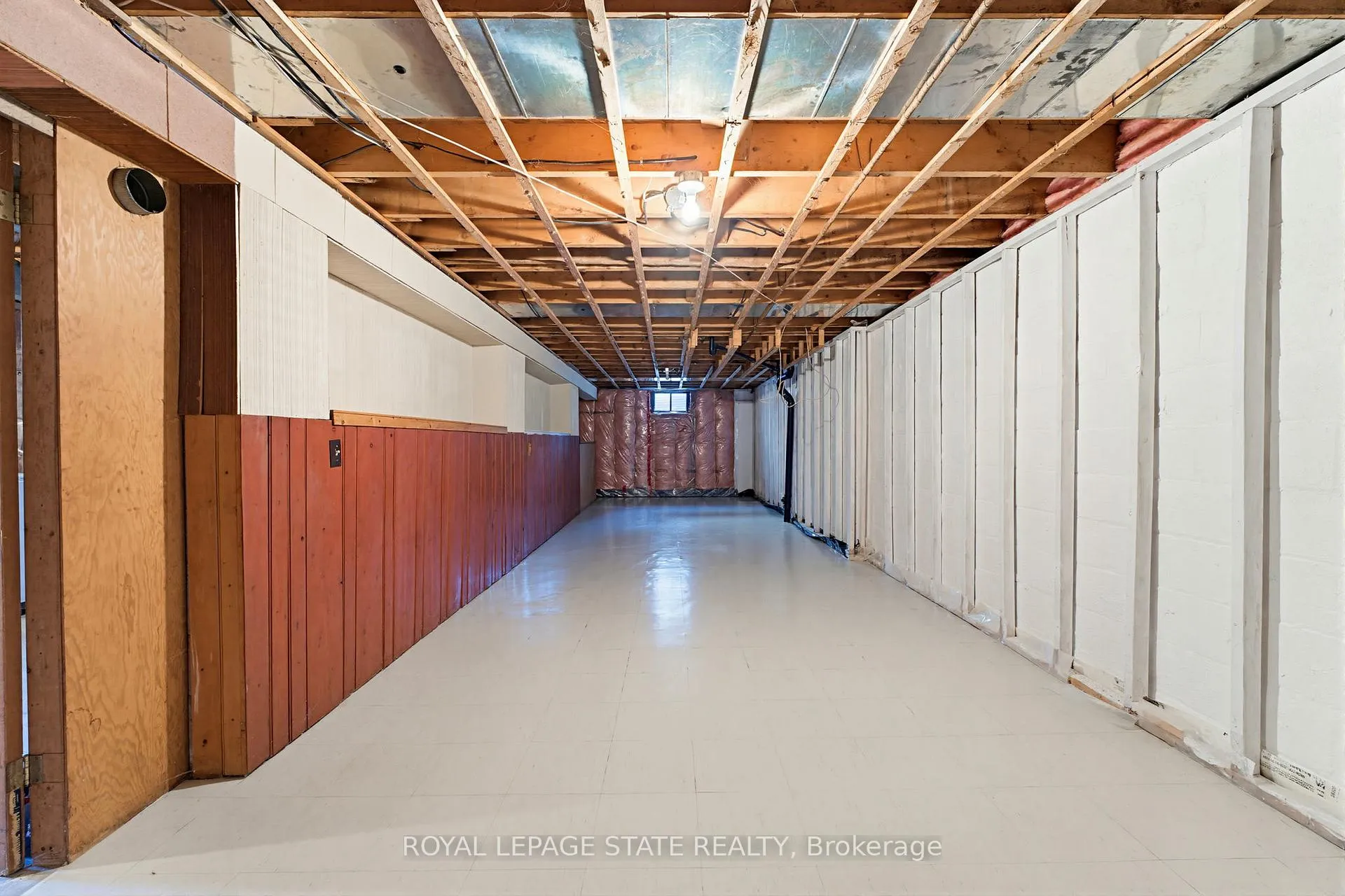 Photo 35 of 10 Oakley Court, Hamilton, Ancaster — HOMEH