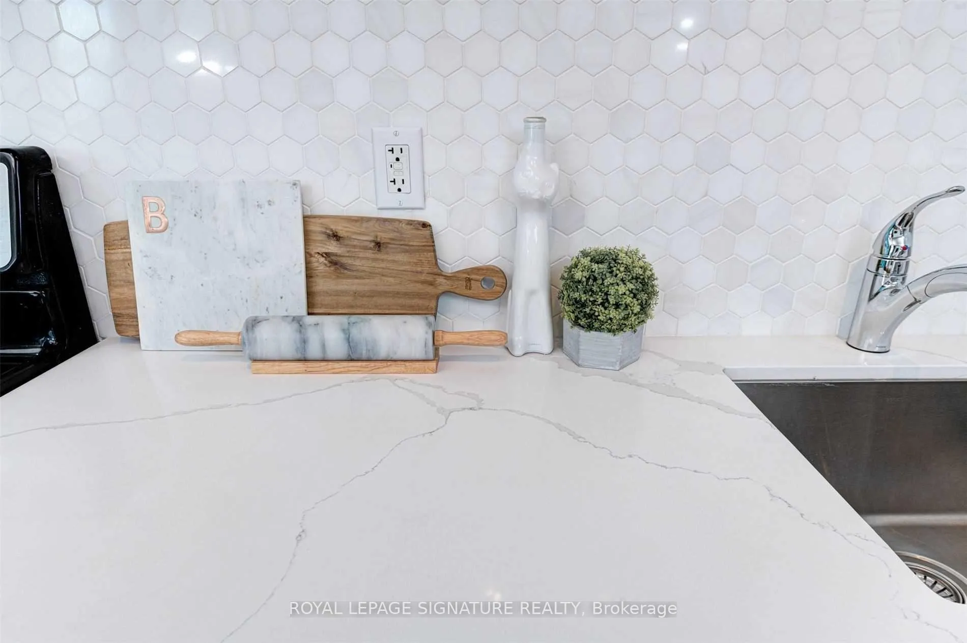Photo 6 of Unit 1010, 69 Lynn Williams Street, Toronto, Niagara — HOMEH