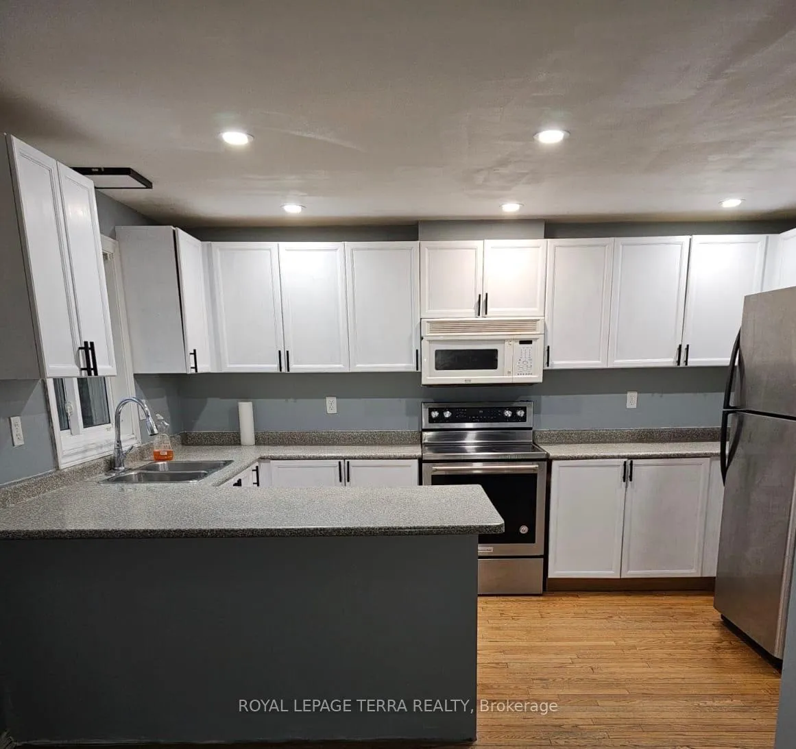Photo 2 of 23 Ferguson Drive, Barrie, Northwest — HOMEH