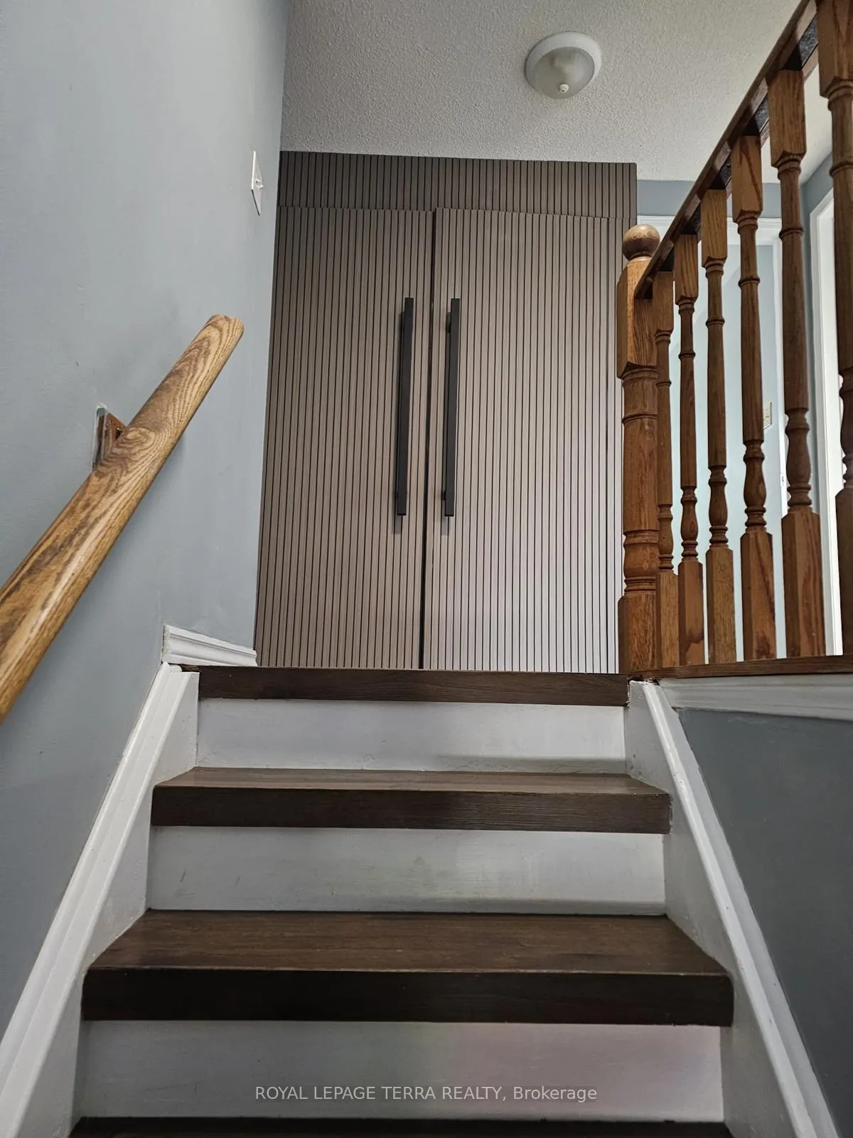 Photo 3 of 23 Ferguson Drive, Barrie, Northwest — HOMEH