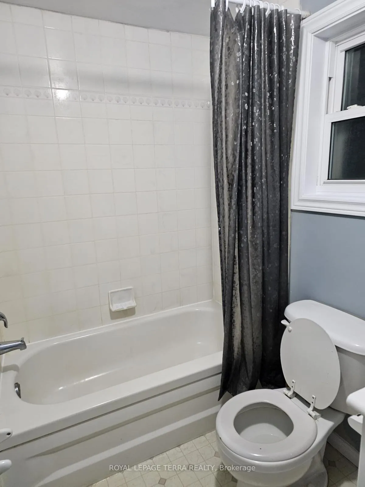 Photo 10 of 23 Ferguson Drive, Barrie, Northwest — HOMEH