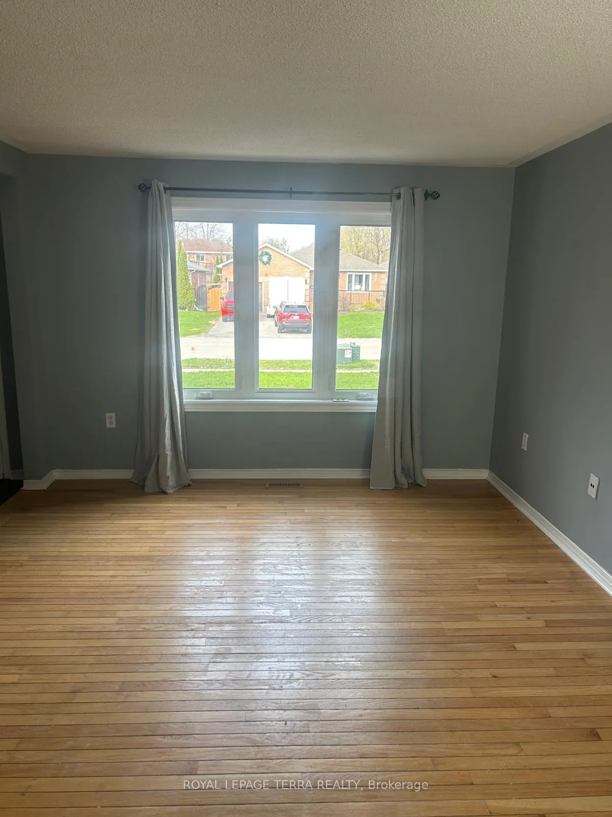Photo 11 of 23 Ferguson Drive, Barrie, Northwest — HOMEH