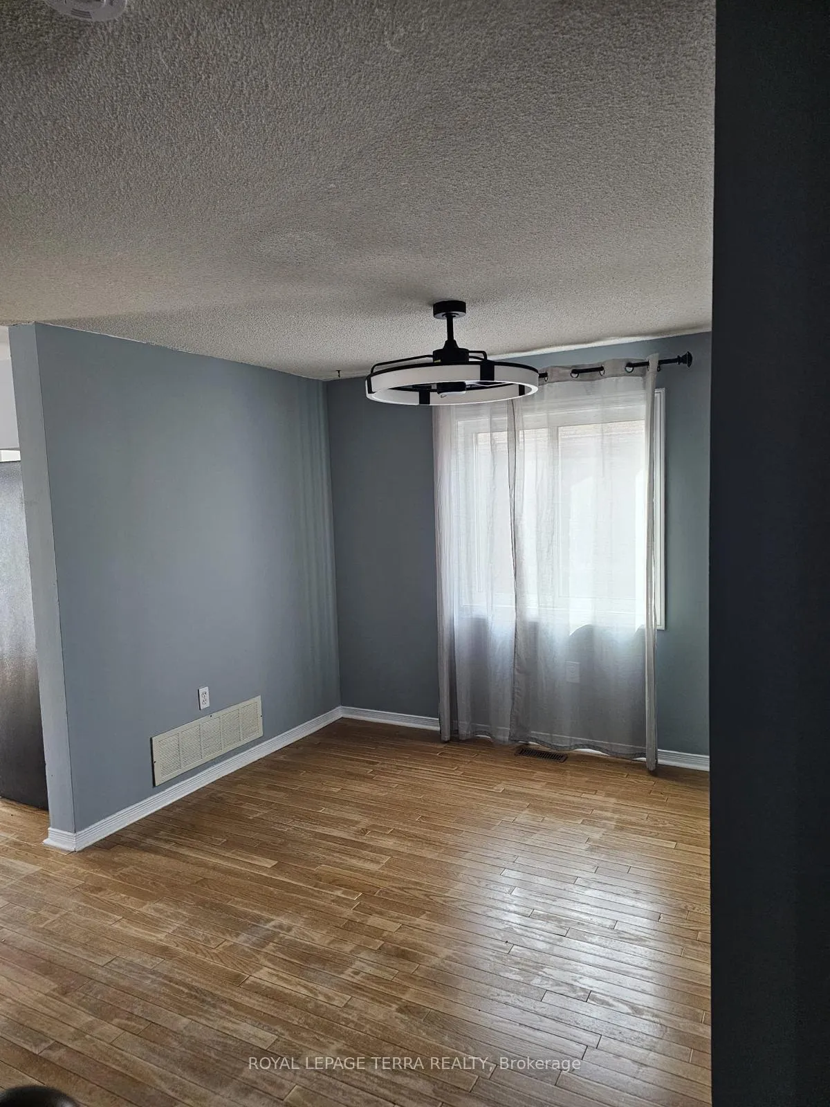 Photo 12 of 23 Ferguson Drive, Barrie, Northwest — HOMEH
