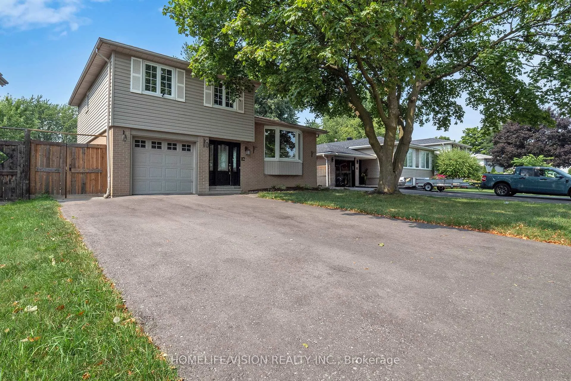 Photo 1 of 16 Palgrave Crescent, Brampton, Brampton East — HOMEH