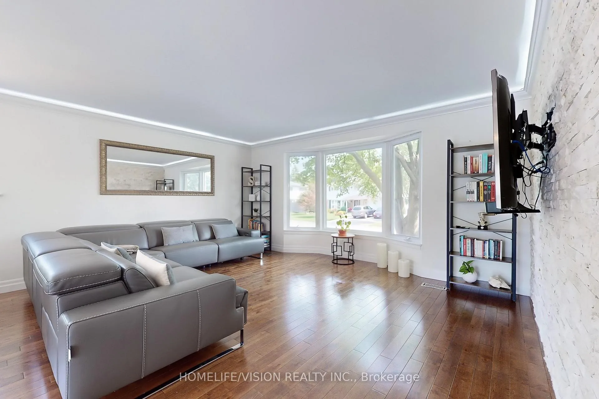 Photo 6 of 16 Palgrave Crescent, Brampton, Brampton East — HOMEH