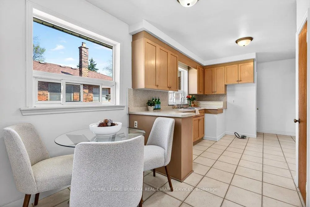 Photo 9 of 669 Drury Lane, Burlington, Brant — HOMEH