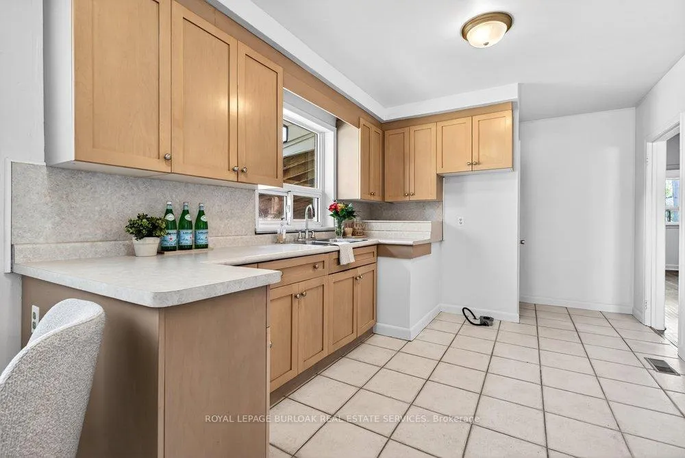 Photo 10 of 669 Drury Lane, Burlington, Brant — HOMEH