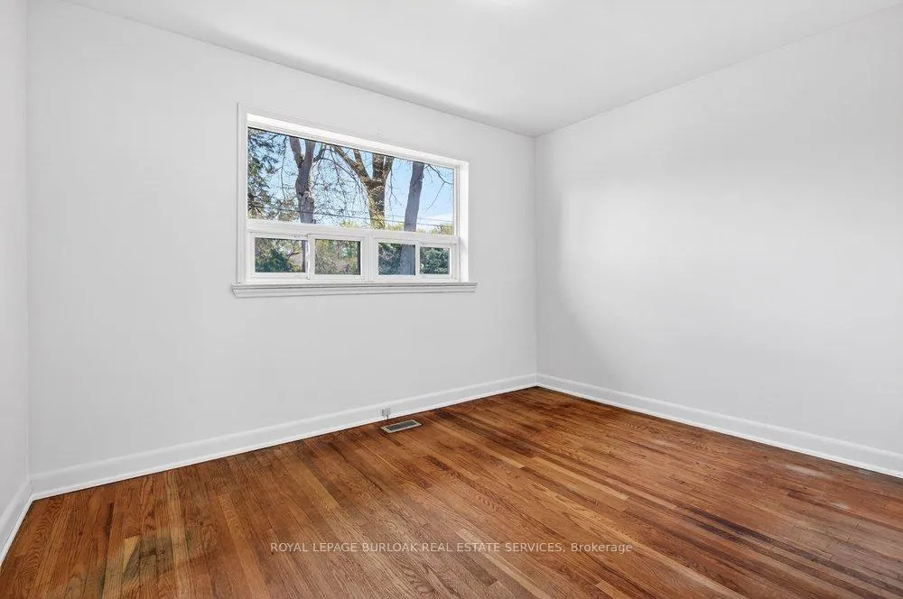 Photo 11 of 669 Drury Lane, Burlington, Brant — HOMEH