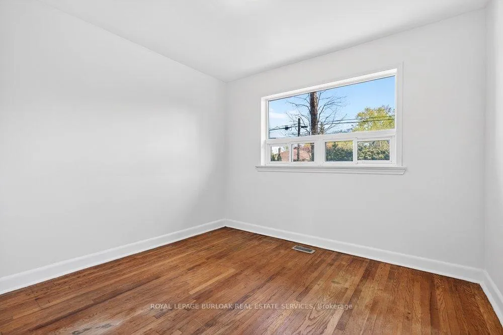 Photo 13 of 669 Drury Lane, Burlington, Brant — HOMEH