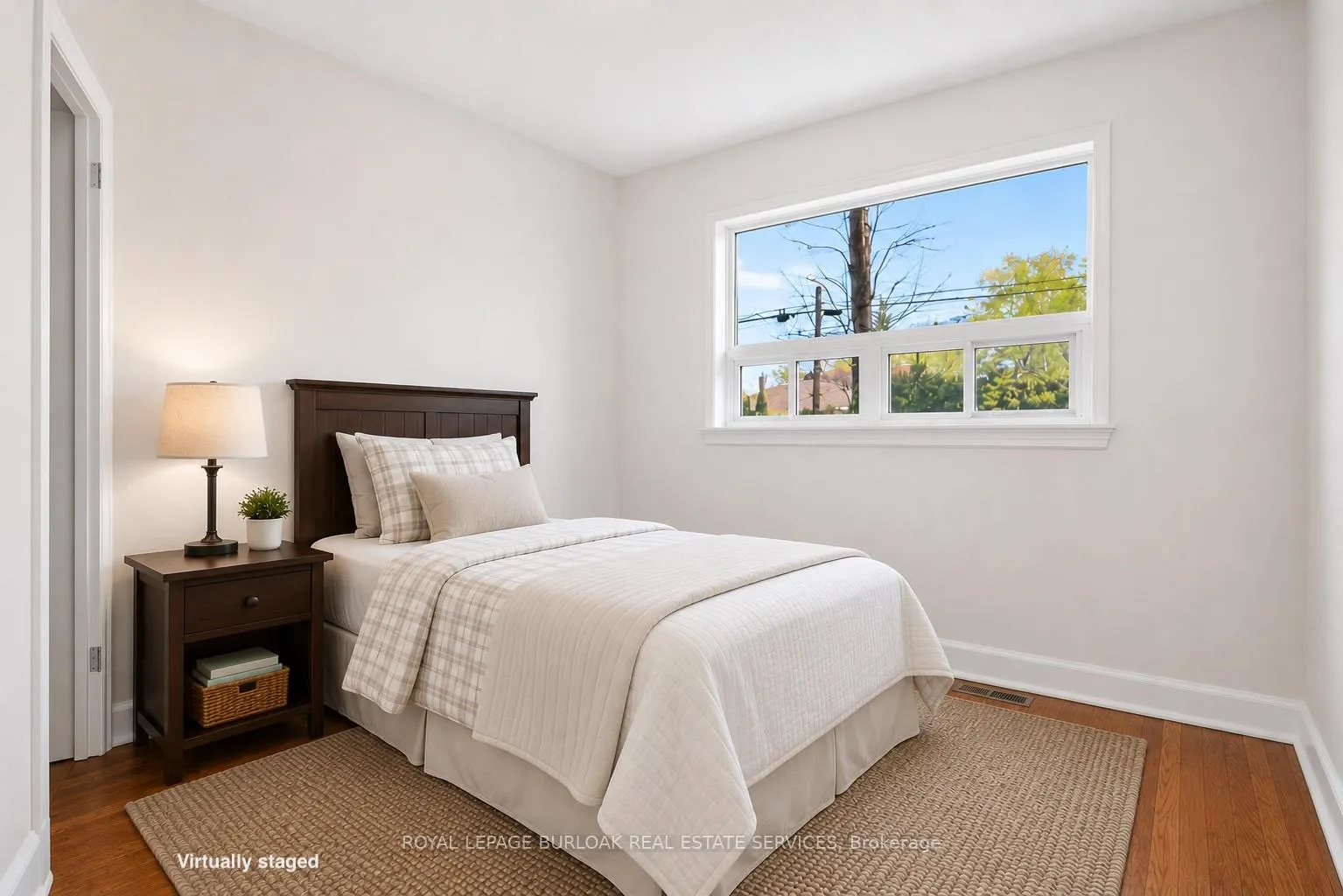 Photo 14 of 669 Drury Lane, Burlington, Brant — HOMEH
