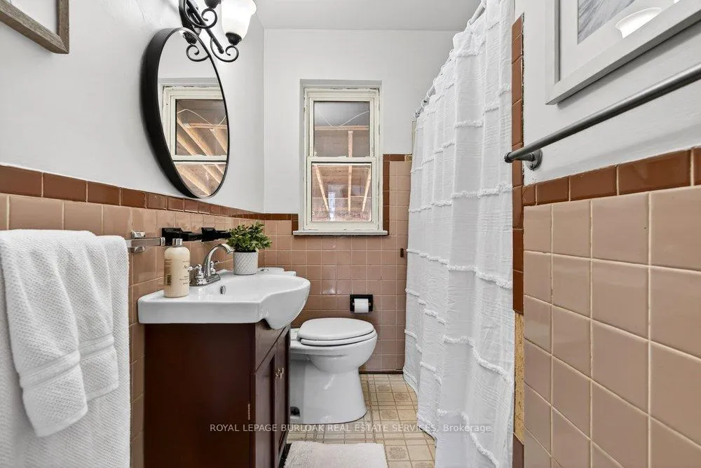 Photo 17 of 669 Drury Lane, Burlington, Brant — HOMEH