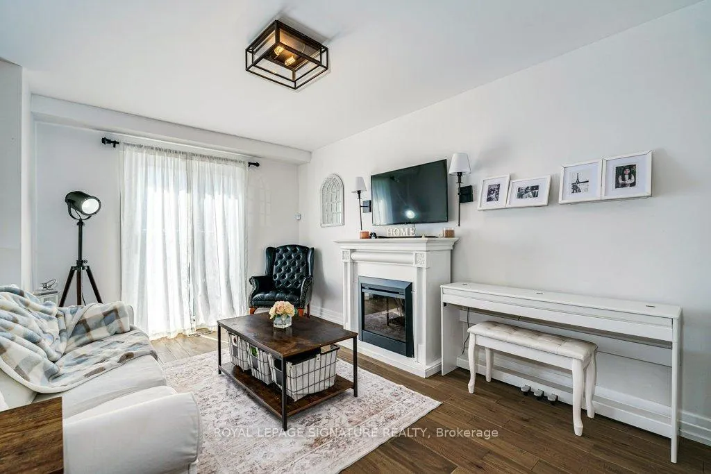 Photo 3 of 1836 John Street, Markham, Bayview Fairway-Bayview Country Club Estates — HOMEH