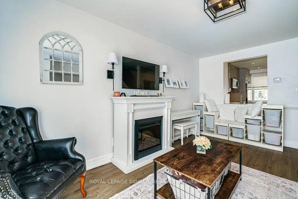 Photo 4 of 1836 John Street, Markham, Bayview Fairway-Bayview Country Club Estates — HOMEH