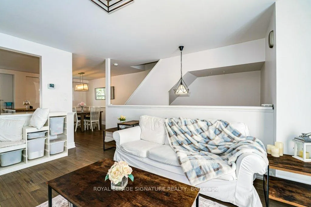 Photo 5 of 1836 John Street, Markham, Bayview Fairway-Bayview Country Club Estates — HOMEH