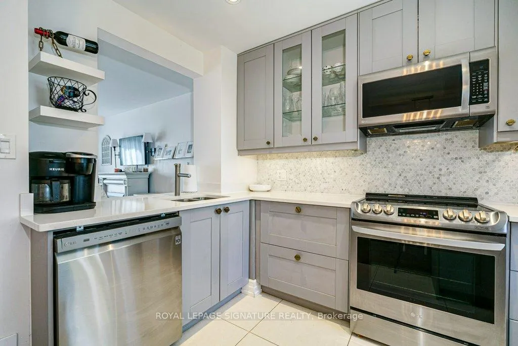 Photo 10 of 1836 John Street, Markham, Bayview Fairway-Bayview Country Club Estates — HOMEH