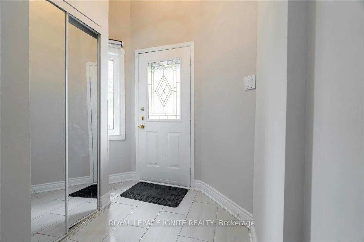 Photo 5 of 126 Sheldrake Court, Brampton, Brampton South — HOMEH