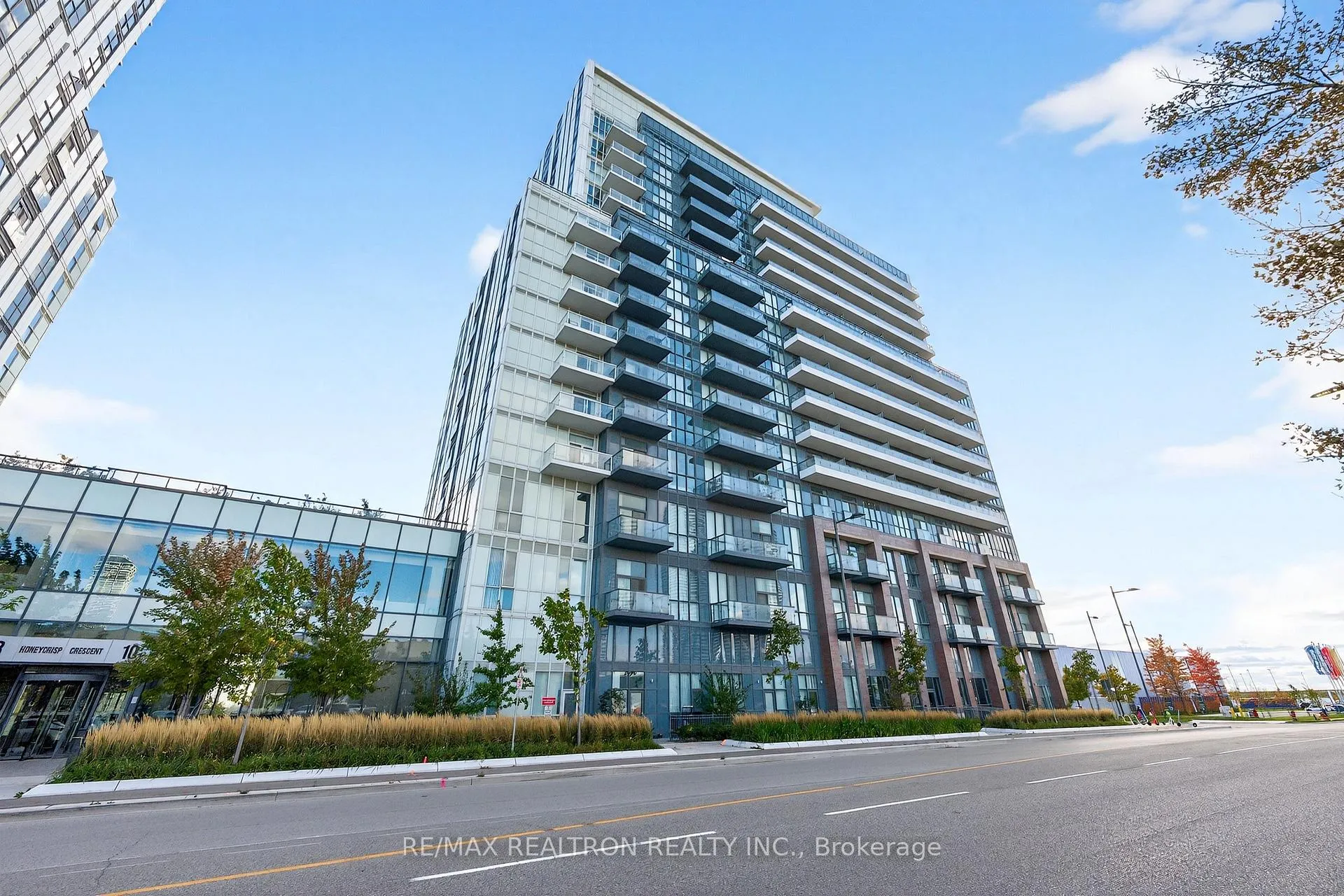 Photo 1 of Unit 717, 10 Honeycrisp Crescent, Vaughan, Vaughan Corporate Centre — HOMEH