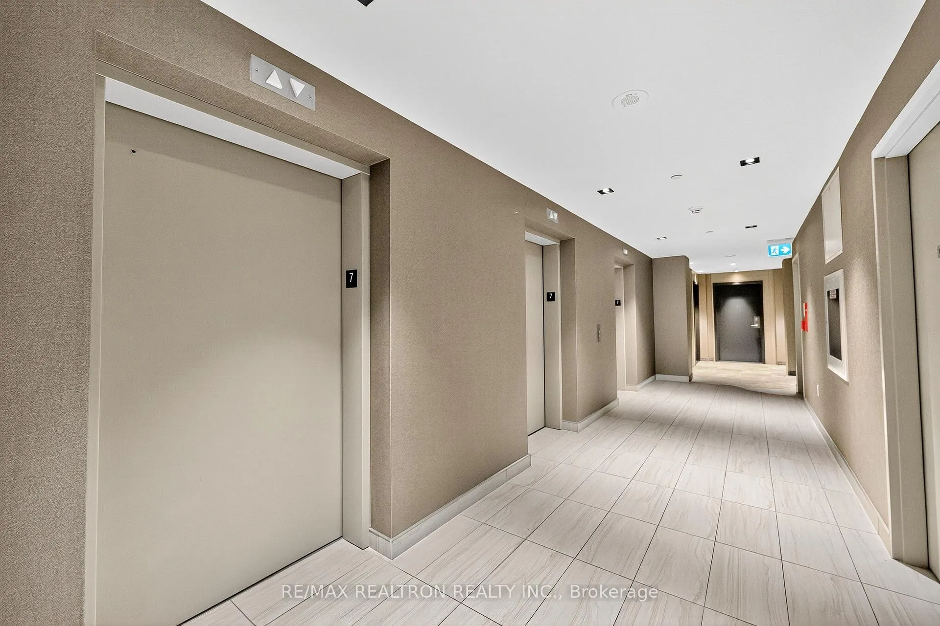 Photo 5 of Unit 717, 10 Honeycrisp Crescent, Vaughan, Vaughan Corporate Centre — HOMEH
