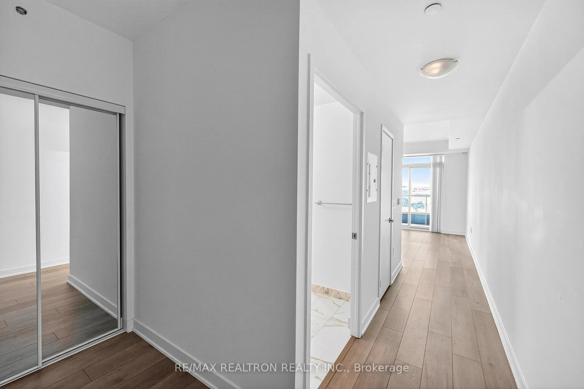 Photo 8 of Unit 717, 10 Honeycrisp Crescent, Vaughan, Vaughan Corporate Centre — HOMEH